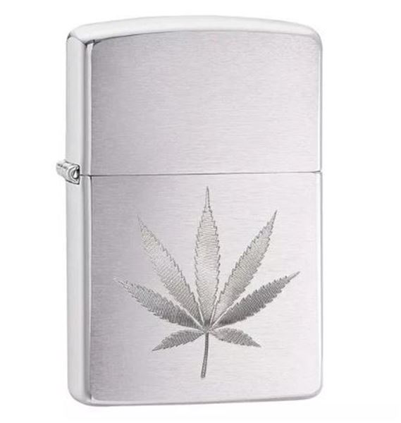 Picture of ZIPPO LIGHTER ENGRAVED LEAF